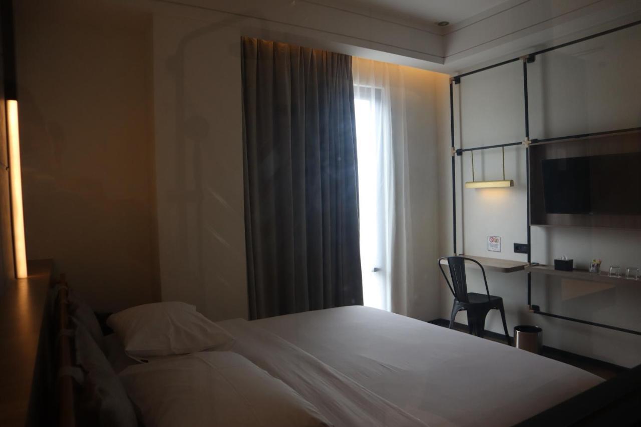 Gaia Hotel Ternate Exterior photo